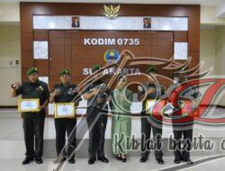 Dandim 0735/Surakarta Pimpin Acara Tradisi Pelepasan Dan Penerimaan Anggota Baru Serta Laporan Purna Tugas Prajurit