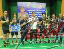 Wakapolda Jatim Serahkan Trophy Kapolda Cup Bulutangkis dan Tenis Meja Antar Media