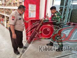Babinsa Kelurahan Tipes Sidak Keamanan dan Sembako di Lotte Mart