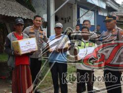 Warga Tidak Mampu Di Kecamatan Camplong Bahagia Dapatkan Sembako Dari Kapolres Sampang