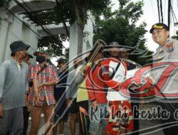 Polrestabes Surabaya Bagikan 500 Paket Sembako di 5 Titik Kota Surabaya