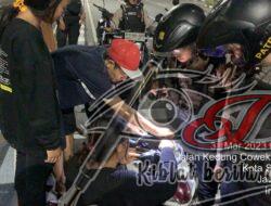 Tim Respatti Presisi Sat Samapta Polrestabes Surabaya Obrak Puluhan Pemuda – Pemudi Asik Pesta Miras