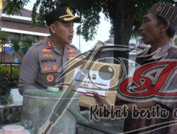 Sapa Warga, Kapolres Gresik Berbagi Paket Sembako di Bulan Ramadhan