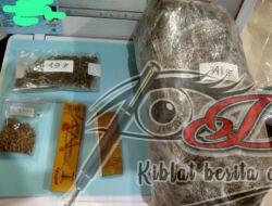 Seorang Pelaku Kurir Sabu dan Ganja Dibekuk Satresnarkoba Polrestabes Surabaya Saat Transaksi di Warkop
