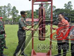 Pemukulan Kentongan Oleh Danrem 074/Wrt Menandai Pembukaan TMMD Reguler Kodim 0735/Surakarta