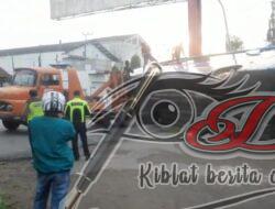 Bus Sumber Selamat Yogyakarta-Surabaya Alami Kecelakaan dan Menimpa Minibus Bermuatan Rokok Ilegal