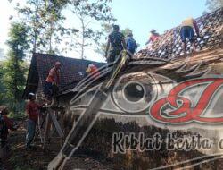 Mantapkan Kemanunggalan TNI-Rakyat, Koramil 17/Sidoharjo Gotong-Royong Bersama Warga Bantu Rehab RTLH