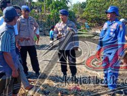 Satpol Airud Polres Jember Berhasil Selamatkan Dua Nelayan Dihantam Ombak, Dua Lainya Dalam Pencarian