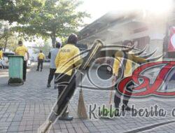 Peduli Lingkungan, Polres Pelabuhan Tanjungperak Bersihkan Kawasan Wisata Religi Sunan Ampel