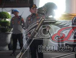 Ratusan Personil Polrestabes Surabaya Melakukan Pengamanan Aniversary Persebaya Surabaya Ke-96