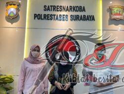 Panik Saat Digerebek Polisi, Wanita Ini Sembunyikan Sabu Dalam Paha dan Bra
