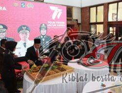 Upacara HUT Polri ke 77 di gelar di Balai Kota Surabaya