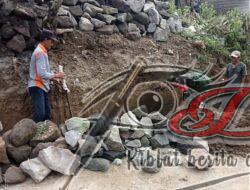 Percepatan Pembangunan Desa, Babinsa Bantu Pembuatan Talud