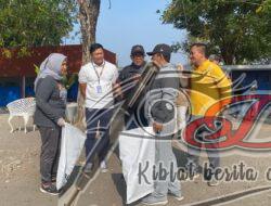 Peringati Hari Bhakti Adhyaksa Ke-63, Kajari Tanjung Perak Bersama Seluruh Elemen Masyarakat Bersihkan Pesisir Pantai Kenjeran