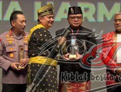 Dirjenpas dan 2 Orang Petugas Wali Pemasyarakatan Terima Penghargaan BNPT Awards 2023