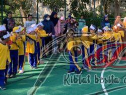 Peringati HAN, Orang Tua dan Siswa SD Muhammadiyah 24 Surabaya Kompak Ikuti Permainan Tradisional