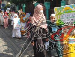 Ratusan Siswa SD Muhammadiyah 29 Surabaya Gelar Kirab Muharram 1445 H