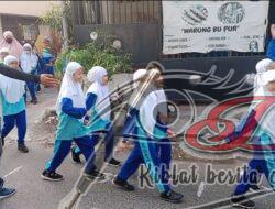 Tumbuhkan Kebersamaan, SD Muhammadiyah 29 Surabaya Gelar Jalan Sehat