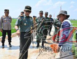 Dandim 0726/Sukoharjo Bersama Kapolres Pantau TMMD Di Desa Karawangwuni Polokarto