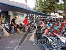 Jelang HUT RI ke 78, Babinsa Danukusuman Resik Resik Pasar Harjodaksino