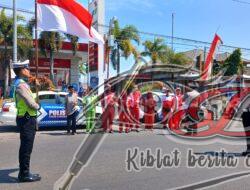 Hormat Bendera Merah Putih, Seluruh Pengendara di Bondowoso Berhenti Saat Detik – Detik Proklamasi