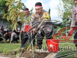 Polri Lestarikan Negeri, Polres Tulungagung Tanam Pohon Buah – buahan Secara Serentak