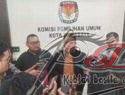 Diduga Bacaleg Aktif di BUMD, Warga Datangi KPUD Surabaya