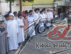 Kenang Jasa Pahlawan di HUT ke-78 RI, Siswa SD Muhammadiyah 19 Surabaya Ziarah ke Makam KH Mas Mansur