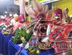 Berkostum Daur Ulang, Warga Wiyung Surabaya Gelar Festival Rujak Uleg