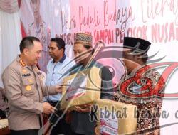 Polrestabes Surabaya Berbagi Ribuan Buku dan Kitab Suci Untuk Warga