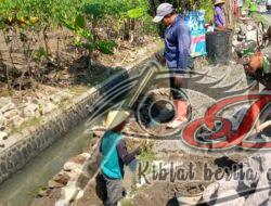 Wujud Kemanunggalan TNI dan Rakyat, Babinsa Bangun Talud