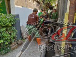Babinsa Danukusuman Semangat Bahu Membahu Kerja Bakti Bangun Saluran Air