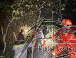 Gercep, Polisi Bersama TNI dan Relawan Padamkan Kebakaran Lahan di Karangsuko Trenggalek