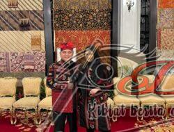 Pj Gubernur Andap Budi Promosikan Tenun Khas Sultra di Istana