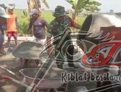Gunakan Mesin Molen Babinsa dan Warga Genjot Pengerjaan Cor Jalan