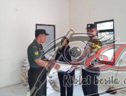 Babinsa Kawal Penyaluran Bantuan Pangan Cadangan Beras Pemerintah