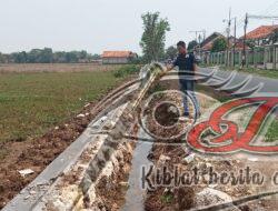 Diduga proyek pembangunan saluran drainase di Jalan Raya Nyerondung Kabupaten Bangkalan dibangun Asal-Asalan