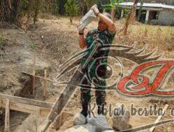 Wujud Nyata, Babinsa ikut Gotong Royong Pembagunan Talud