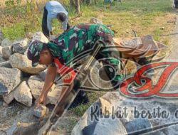 Bentuk Kepedulian, Babinsa Bangun Talud Jalan Sepanjang 100 Meter
