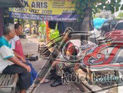 Babinsa Joyotakan Motivasi Warga Terkena Dampak Program Pembangunan Parapet