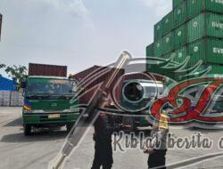 Pastikan Distribusi Logistik Pemilu 2024 Aman, Polres Pelabuhan Tanjung Perak Lakukan Pengawalan