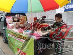 Babinsa Danukusuman Motivasi Pedagang Keliling & Pantau Harga Sembako