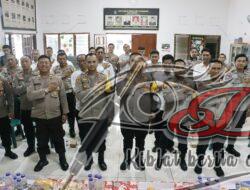 Jelang Pemilu Kapolres Pelabuhan Tanjung Perak Berikan Arahan Polisi RW Kecamatan Asemerowo