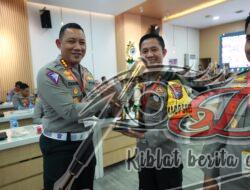 Kapolres Bojonegoro Raih Penghargaan dari Kapolda Jatim, Dalam Menekan Angka Kecelakaan Lalu Lintas Tingkat Polda Jatim