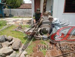 Cegah Erosi, Babinsa Bantu Masyarakat Bangun Talud