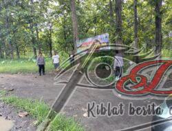 Polsek Karanganyar Pasang Banner Imbauan ditepi jalan yang rawan Pohon Tumbang
