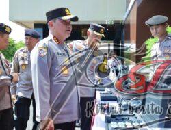 Kabaharkam Polri Cek Personel dan Peralatan Pengamanan di Polda Jatim untuk Pastikan Pemilu Aman dan Kondusif
