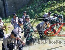Kodim 0726/Sukoharjo dan Polres Sukoharjo Gelar Bersih-bersih Sungai Siluwur di Tegalsari Kecamatan Weru