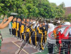 Latih PBB SMPN 19, Serma Yudhi & Linmas Bentuk Karakter Dan Disiplin Sejak Dini
