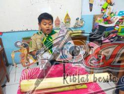Sambut Hari Lahan Basah, SDM 22 Surabaya Gelar Wayang Berbahan Sampah